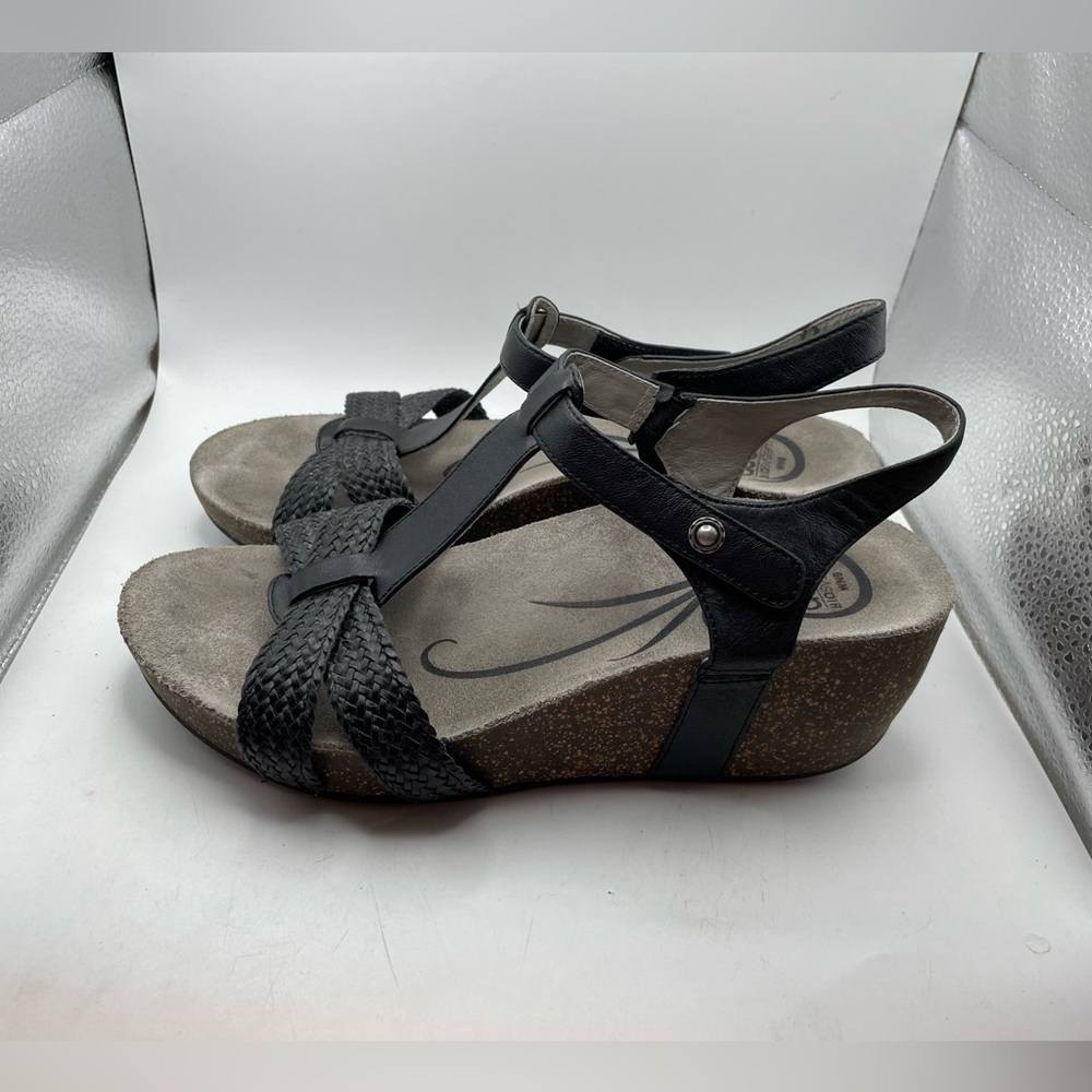 Abeo Urmy black leather wedge sandals size 9 Narrow
